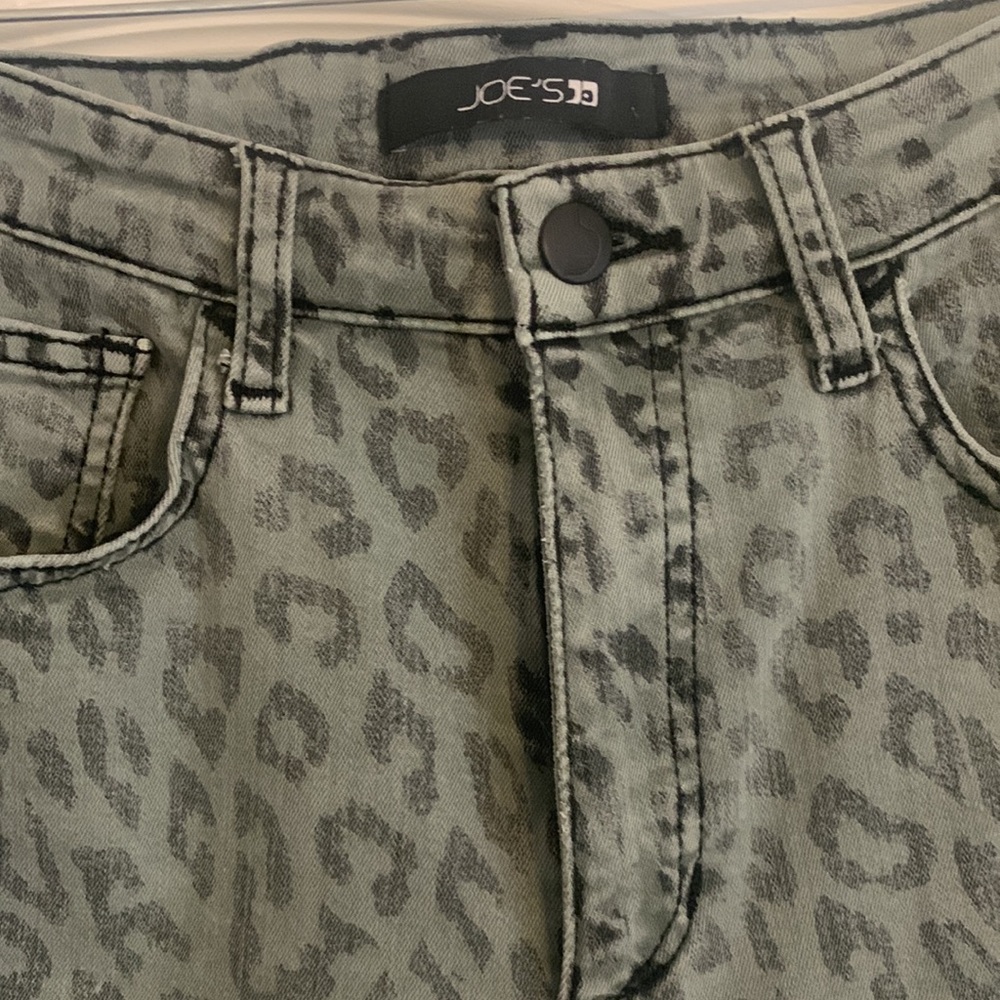 Like new Joes size 28 kaki green and black jeans